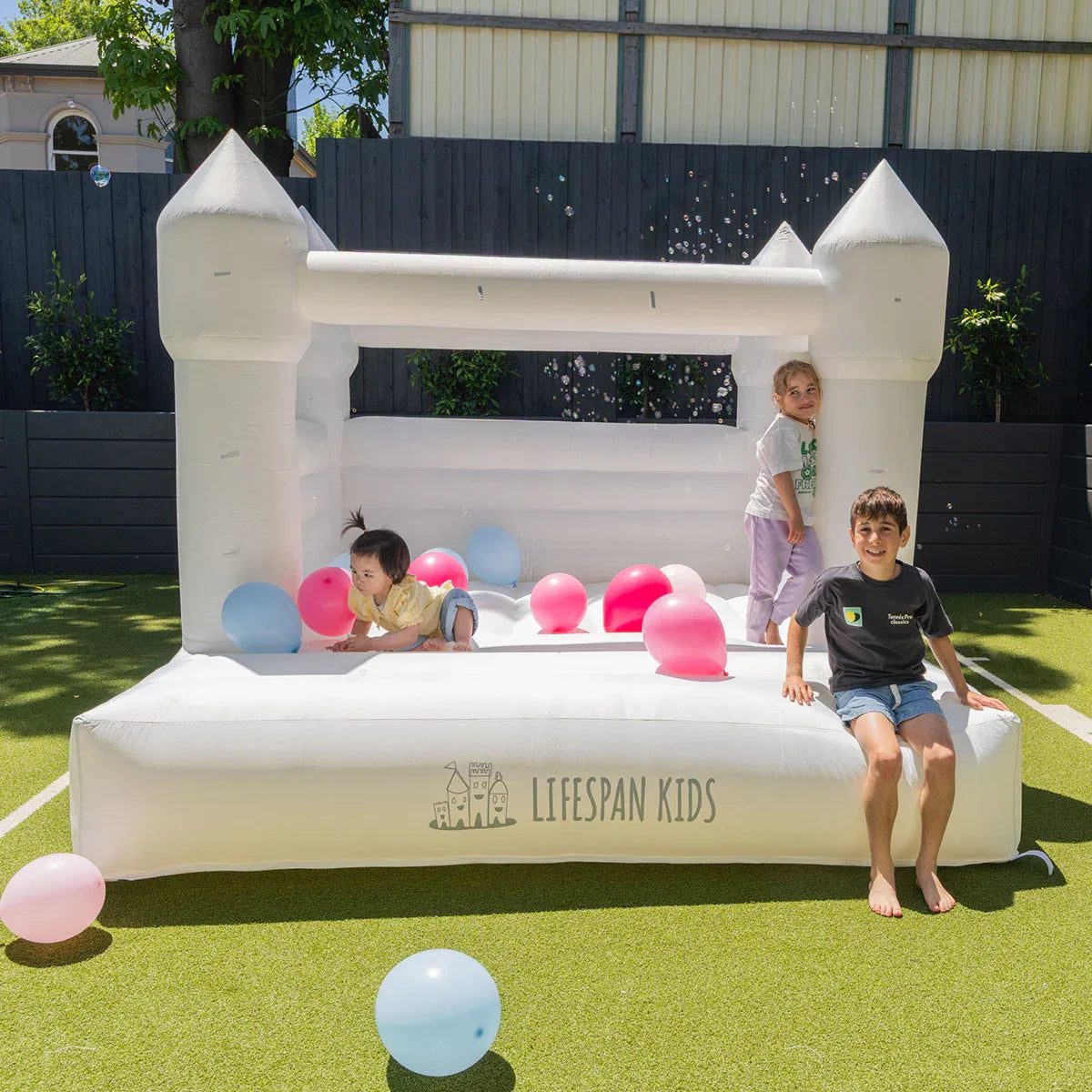 JUMPING CASTLE